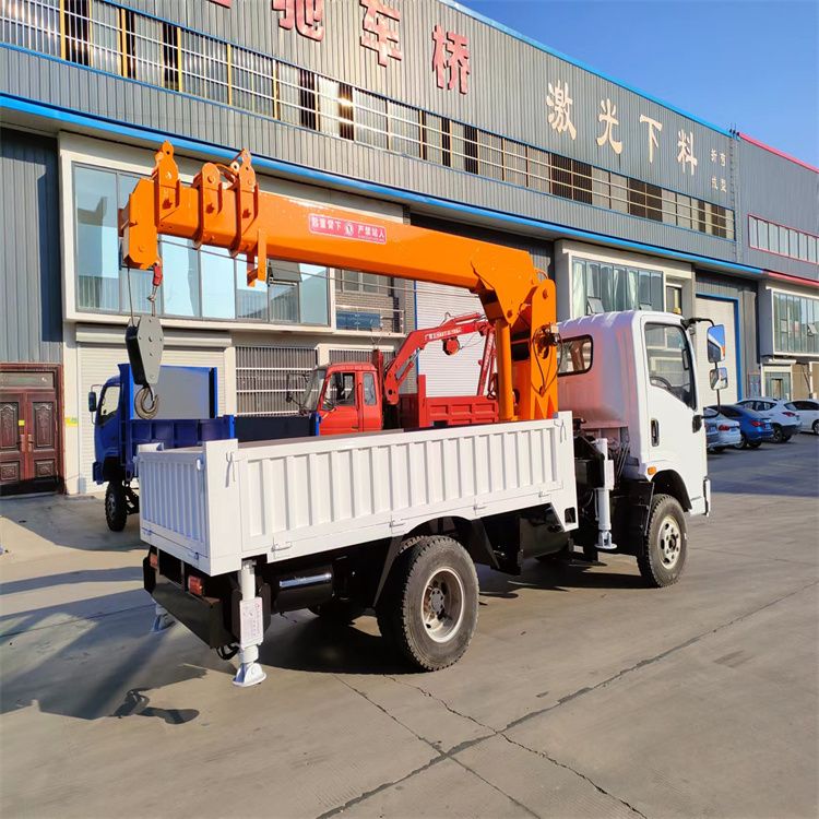 柏乡县三轮随车吊定制 农用改装机自备吊中瑞长期出售